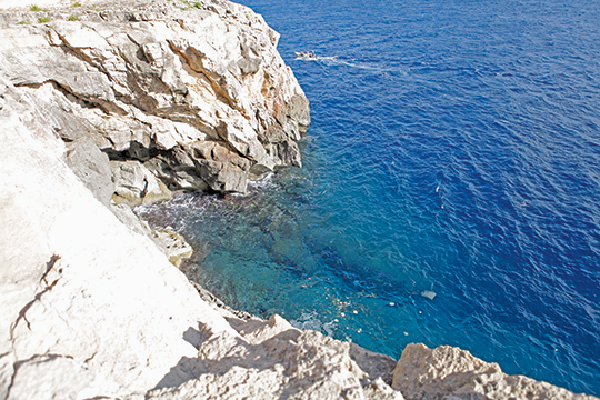 マルタの青い海