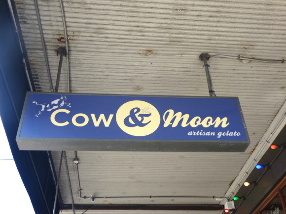 cow&moon看板