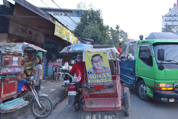 フィリッピンの街中を走るタクシー