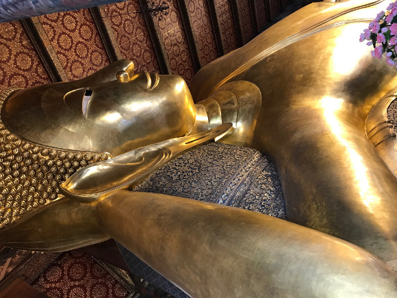 タイのワット・ポーにある有名な涅槃仏