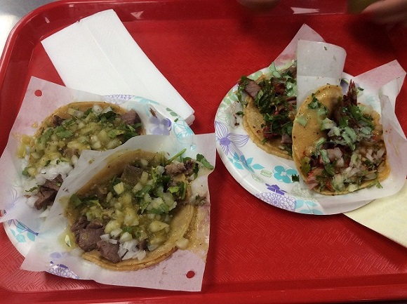 Tacos El Gordoで食事