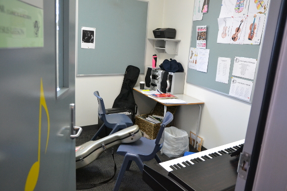 楽器を練習する個室も多くある