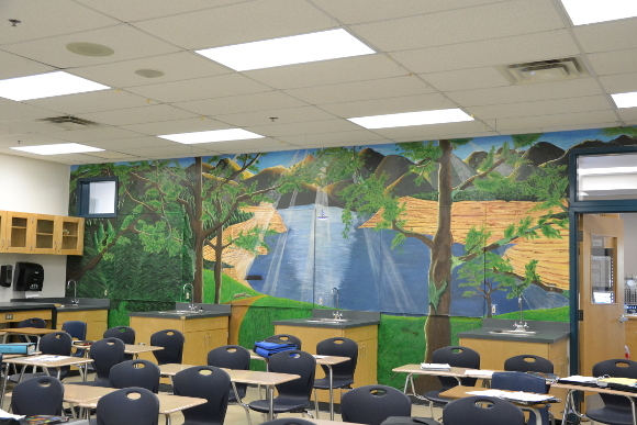 構内にある壁画はほとんど全部生徒による作品