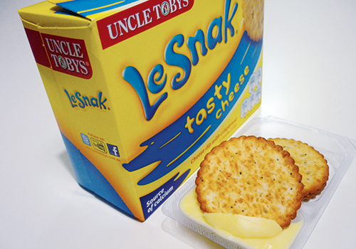 「Le Snak」はテイスティー・チーズのほかチェダー・チーズ、フレンチ・オニオンの3種類のフレーバーがある
