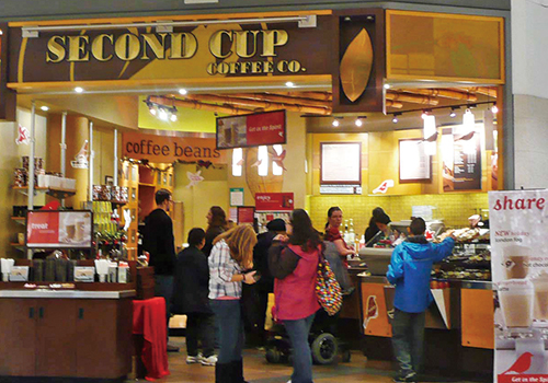 ショッピングモールのカフェは気軽に立ち寄れるブレイク・スポット。