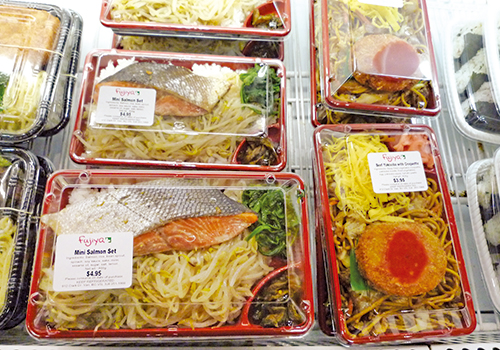 日本食材の専門店でお弁当も売られています。