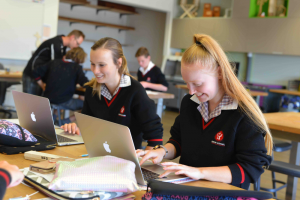 Balcombe Grammar School / バルコム・グラマー・スクール