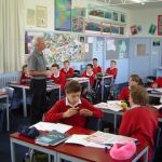 【中高生】港町ダニーデンの美しい森の中にある学校