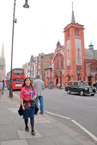 知らない人とも気軽におしゃべり 街歩きも英語レッスンに変身！